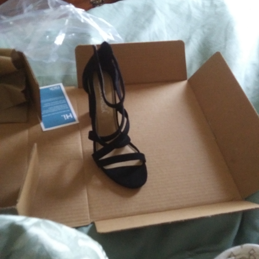 Shoes - Picture 4 of 5